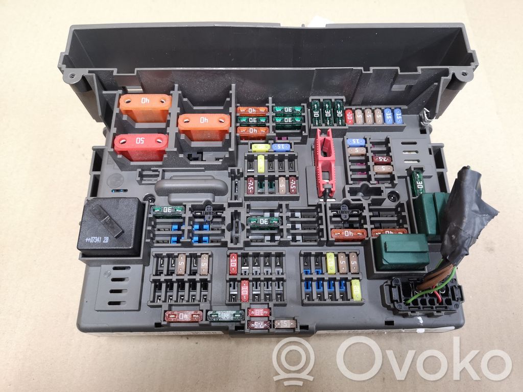 BMW 1 E81 E87 Fuse module 