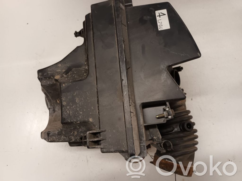 Mazda 5 Air filter box 
