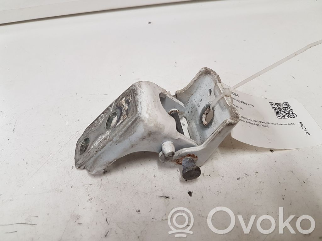 Citroen DS3 Front door lower hinge 
