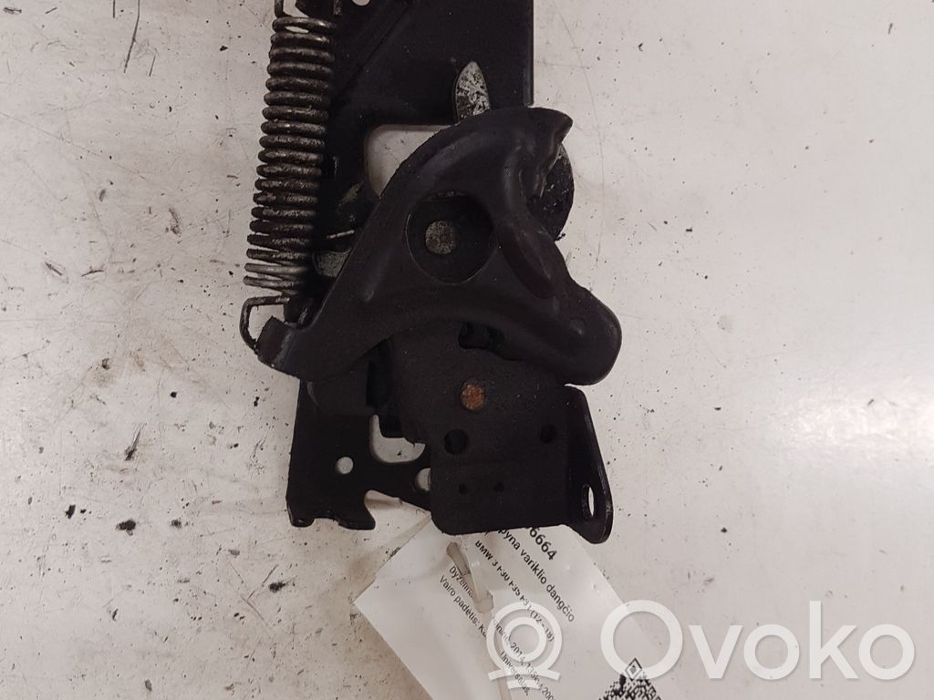 BMW 3 F30 F35 F31 Dzinēja pārsega slēdzene 