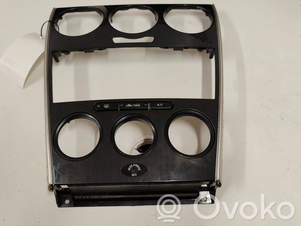 KIA Sorento Radio/GPS head unit trim 