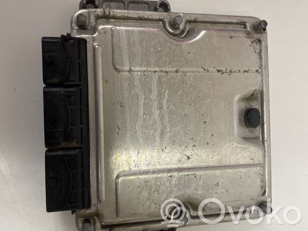Opel Vivaro Engine control unit/module 