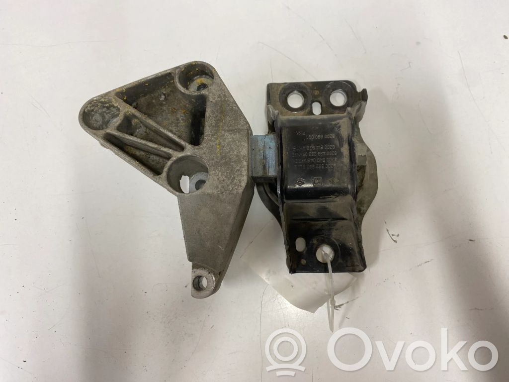 Renault Megane II Engine mount bracket 
