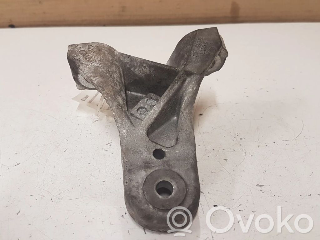 Jaguar XF X250 Engine mounting bracket 