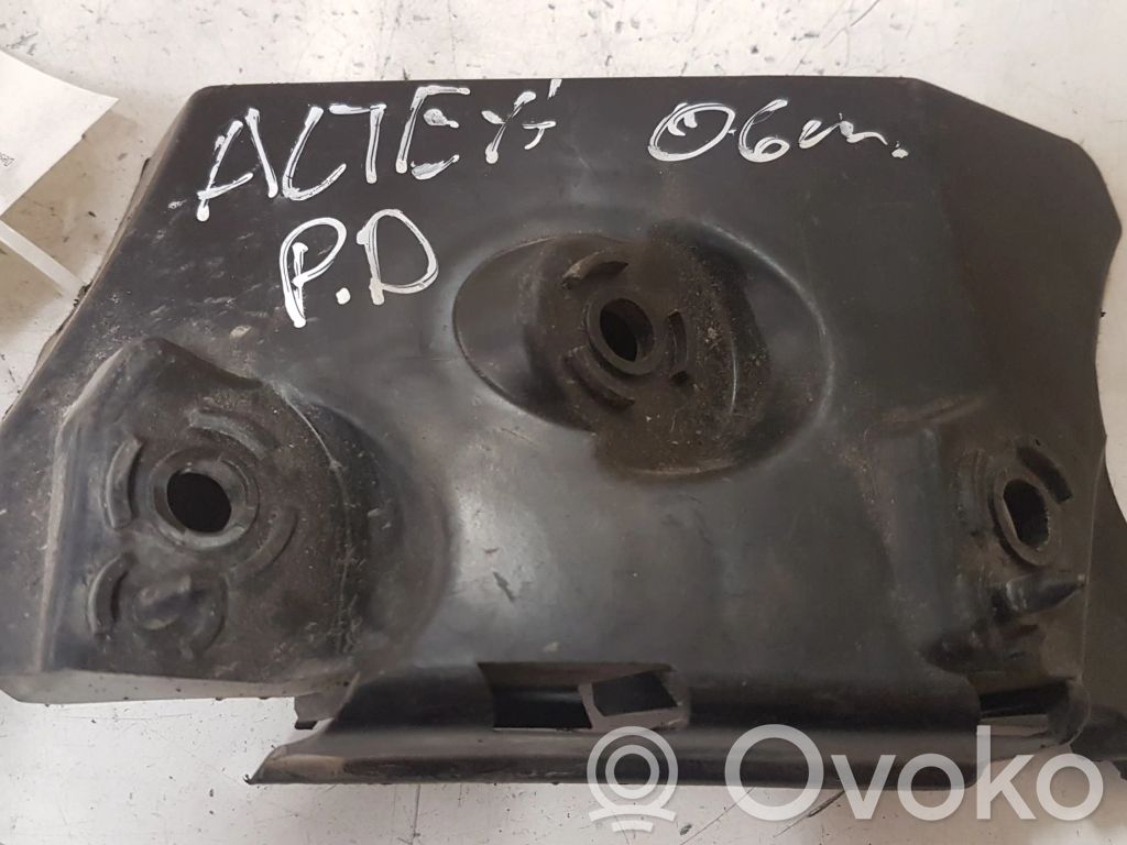 Seat Altea Front bumper mounting bracket 