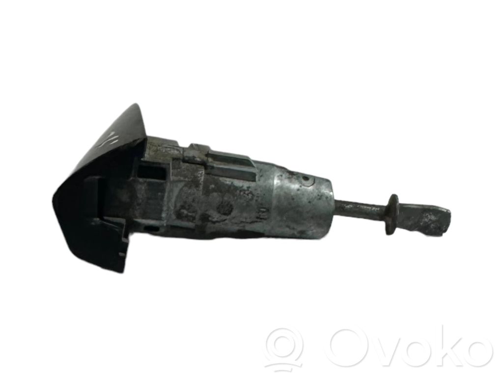 Volkswagen PASSAT B6 Serratura portiera anteriore (vicino alla maniglia) 