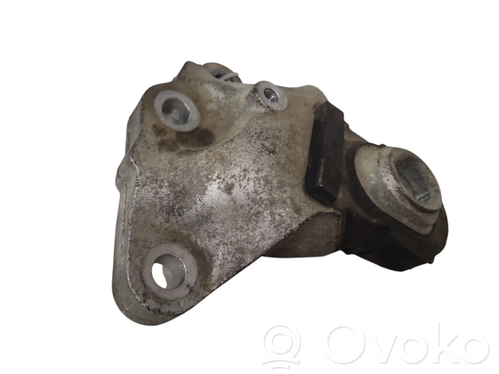 Volvo V60 Engine mounting bracket 