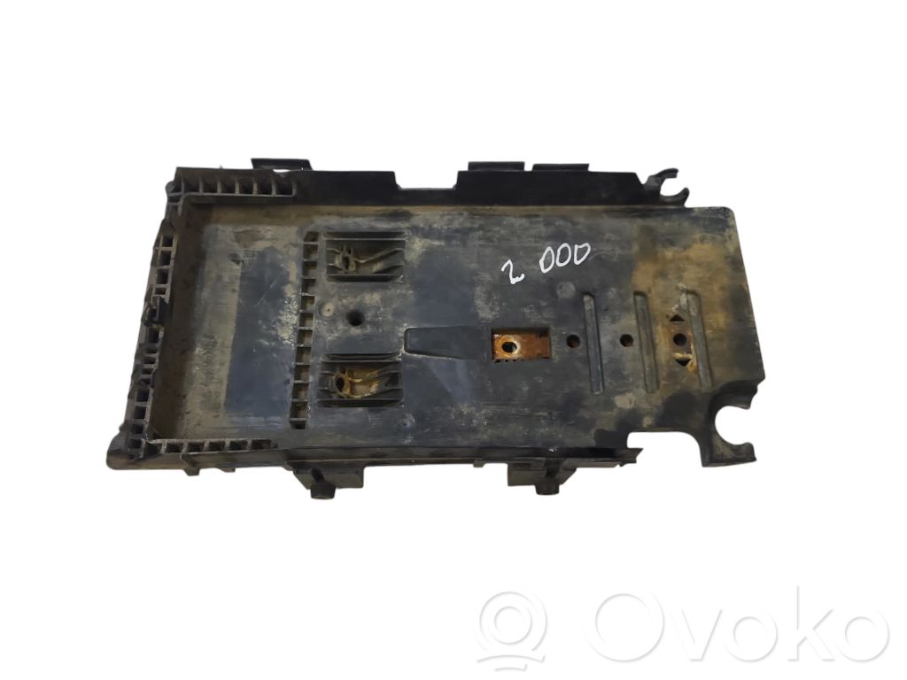 Ford Mondeo MK IV Akumulatora nostiprināšanas pamatne 