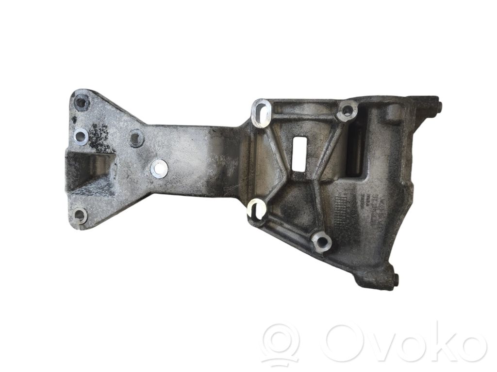 Volvo V40 Generator/alternator bracket 
