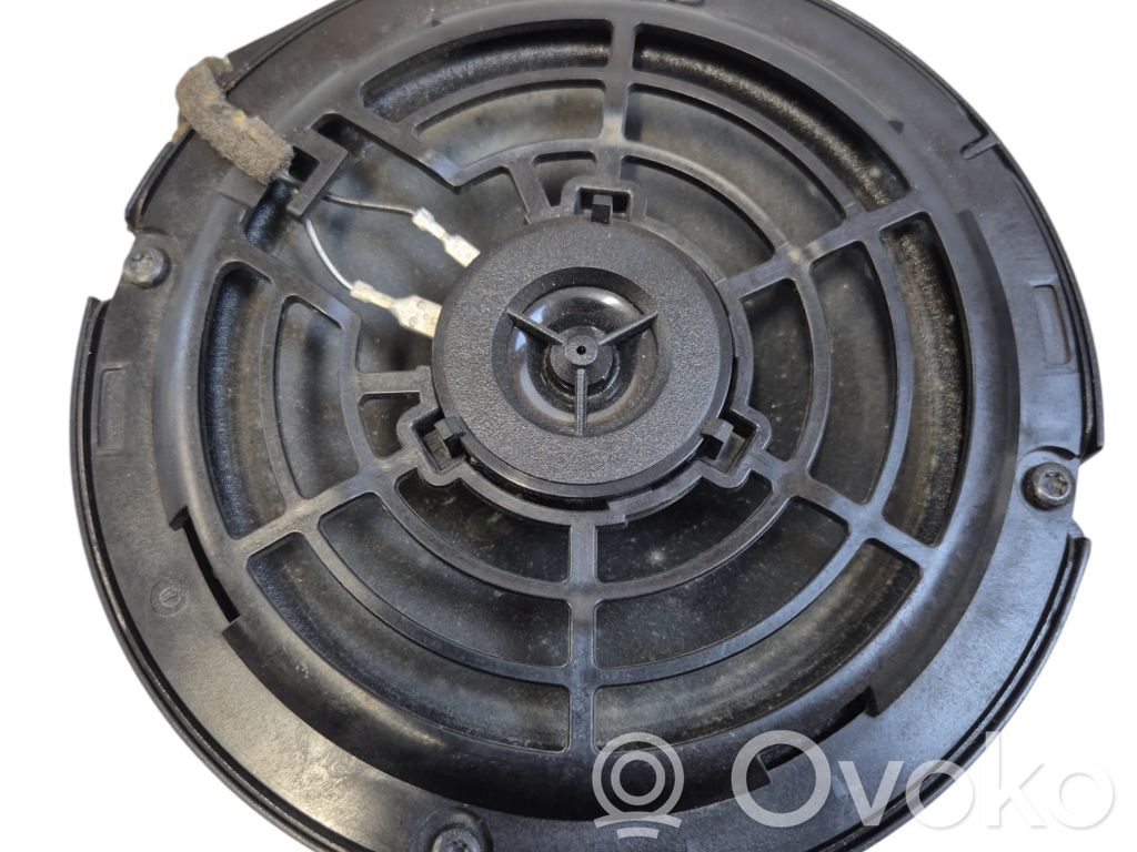 Volkswagen Golf V Takaoven kaiutin