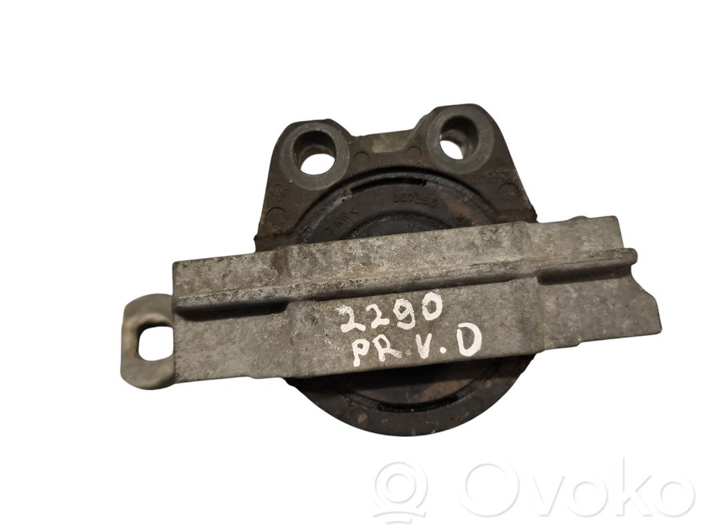 Engine mount bracket   3M516F012BK