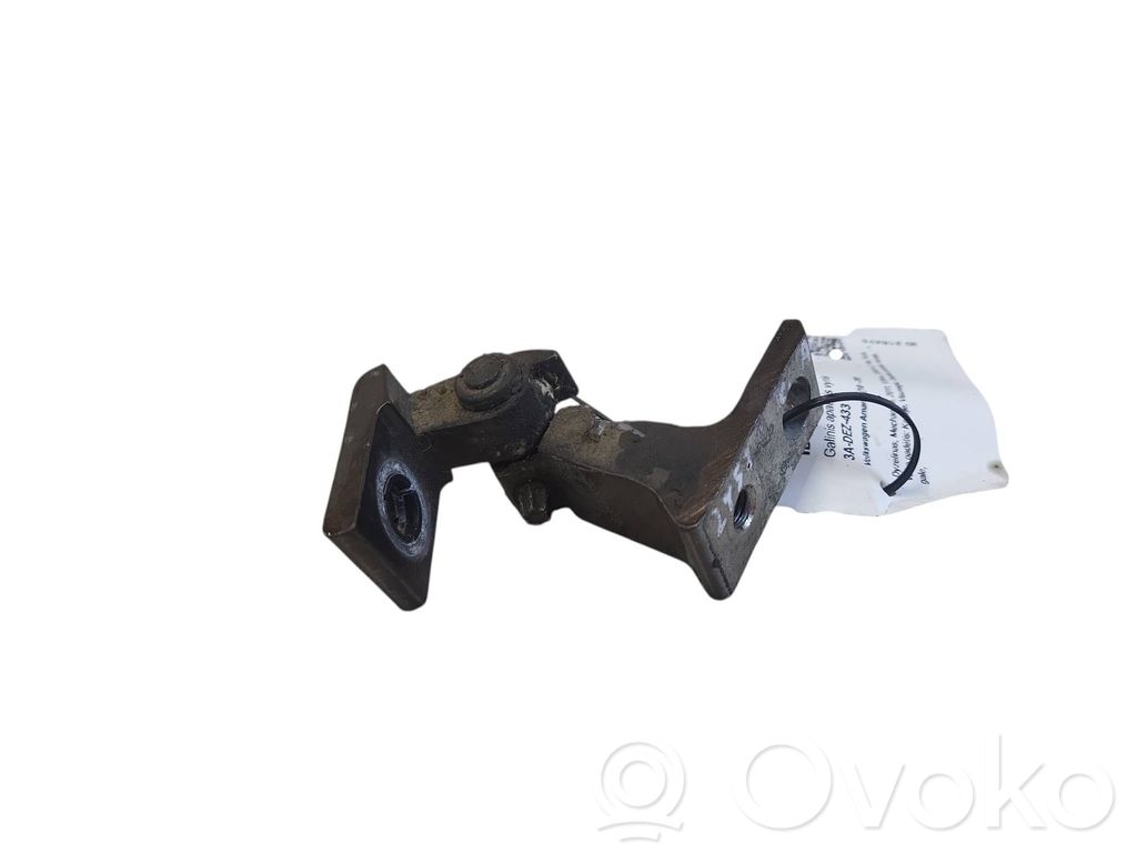 Volkswagen Amarok Cerniera inferiore della portiera posteriore