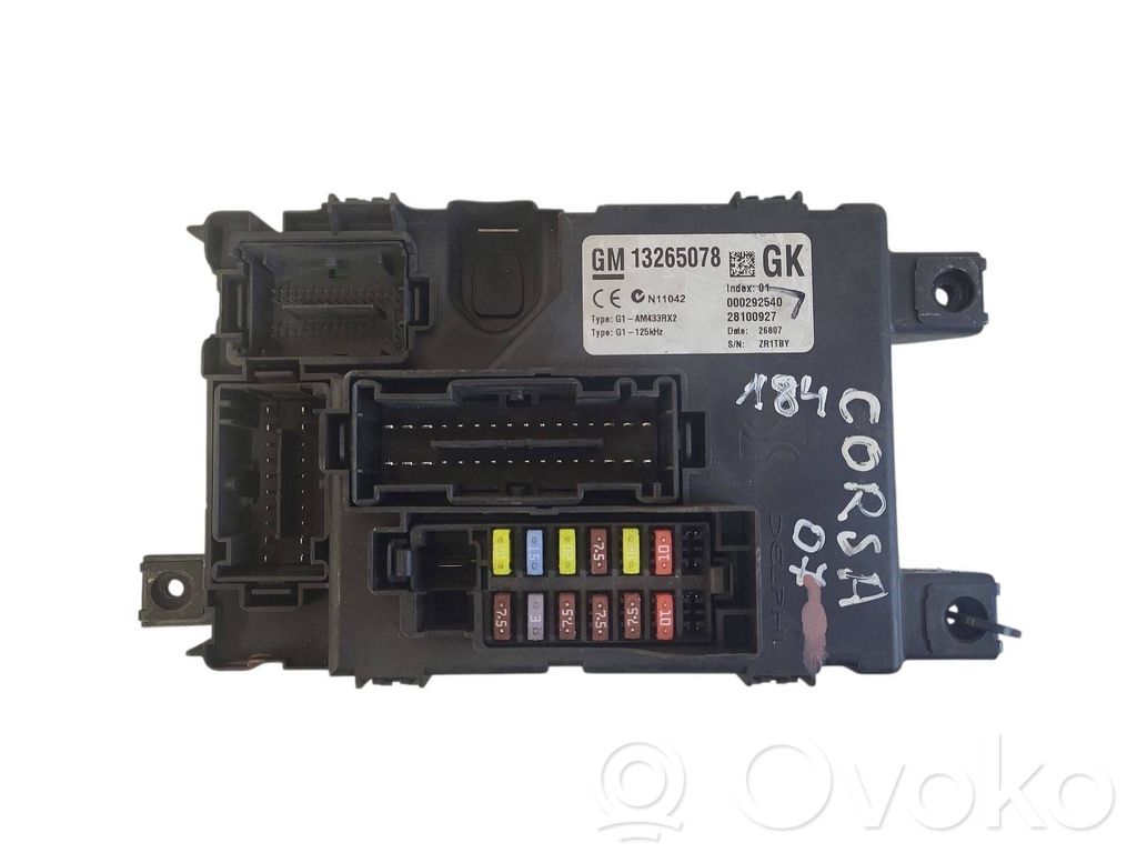 Opel Corsa D Ramka / Moduł bezpieczników 