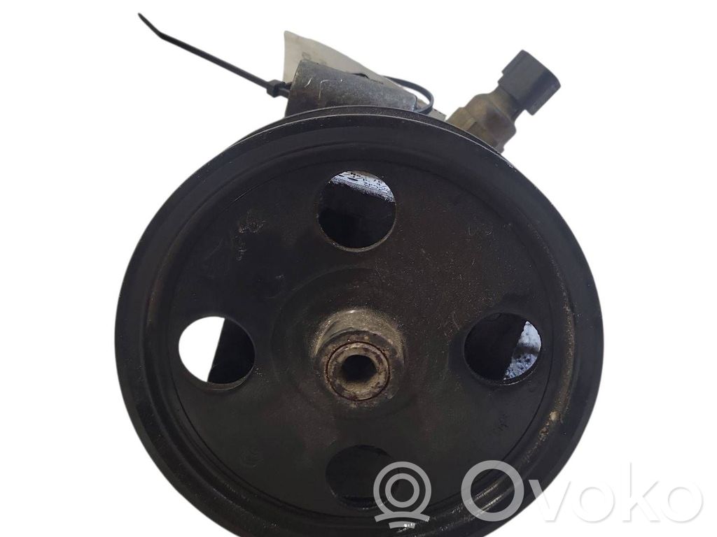 Ford Focus Ohjaustehostimen pumppu 
