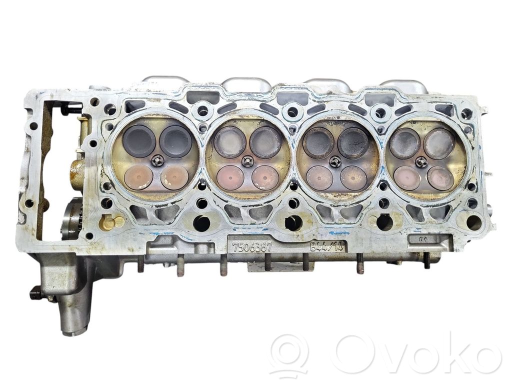 BMW 7 E65 E66 Engine head 