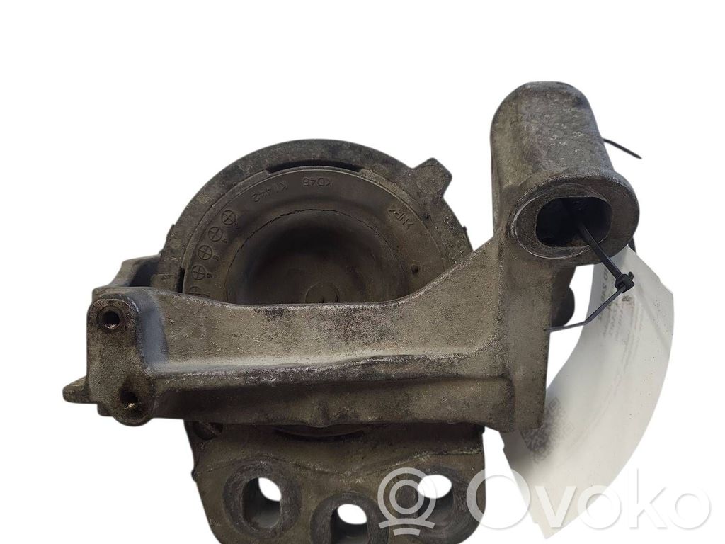 Engine mount bracket   KD45K1442