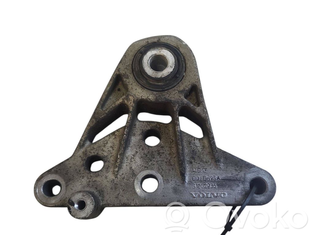 Volvo V60 Engine mounting bracket 