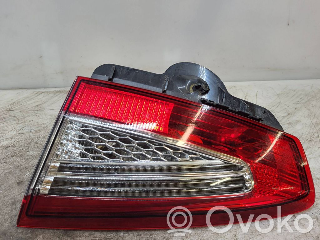 Ford Mondeo MK IV Lampă spate în capacul portbagajului 