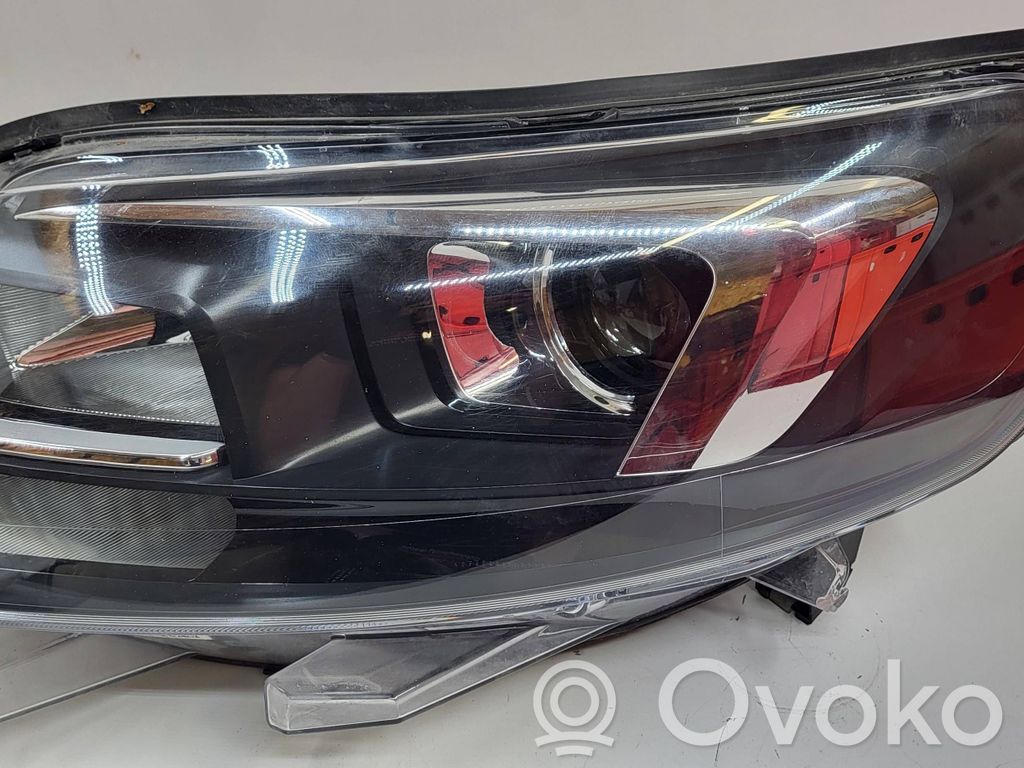 Opel Vivaro Faro/fanale 