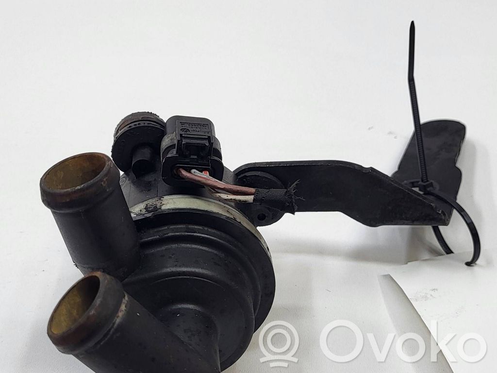 Volkswagen PASSAT B7 Pompe à eau de liquide de refroidissement