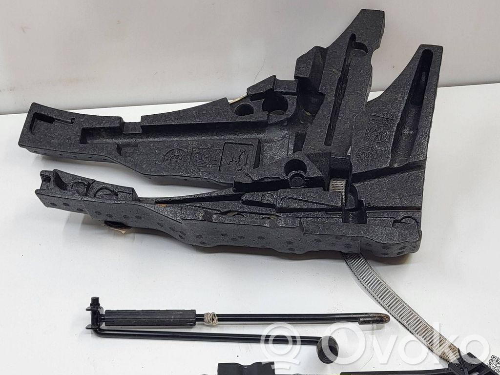 Volkswagen Golf VII Set di attrezzi 