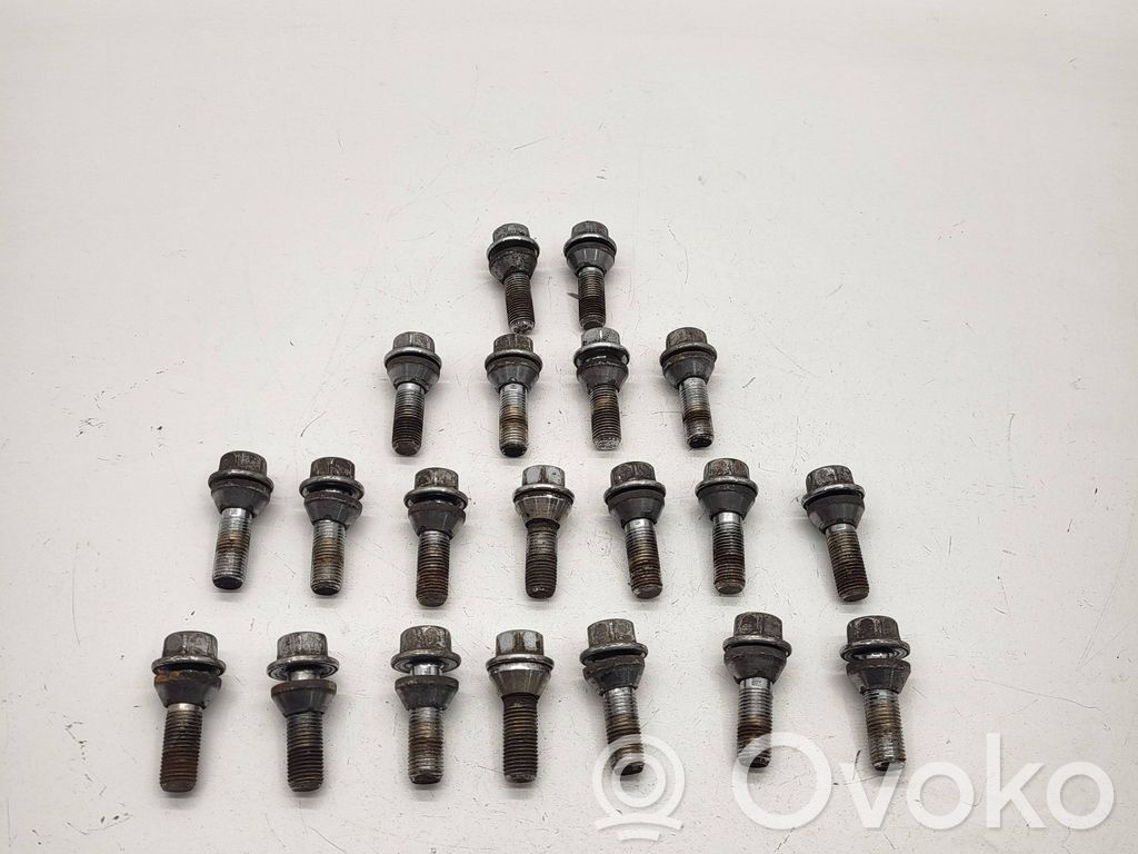 Volvo XC70 Tuercas/tornillos