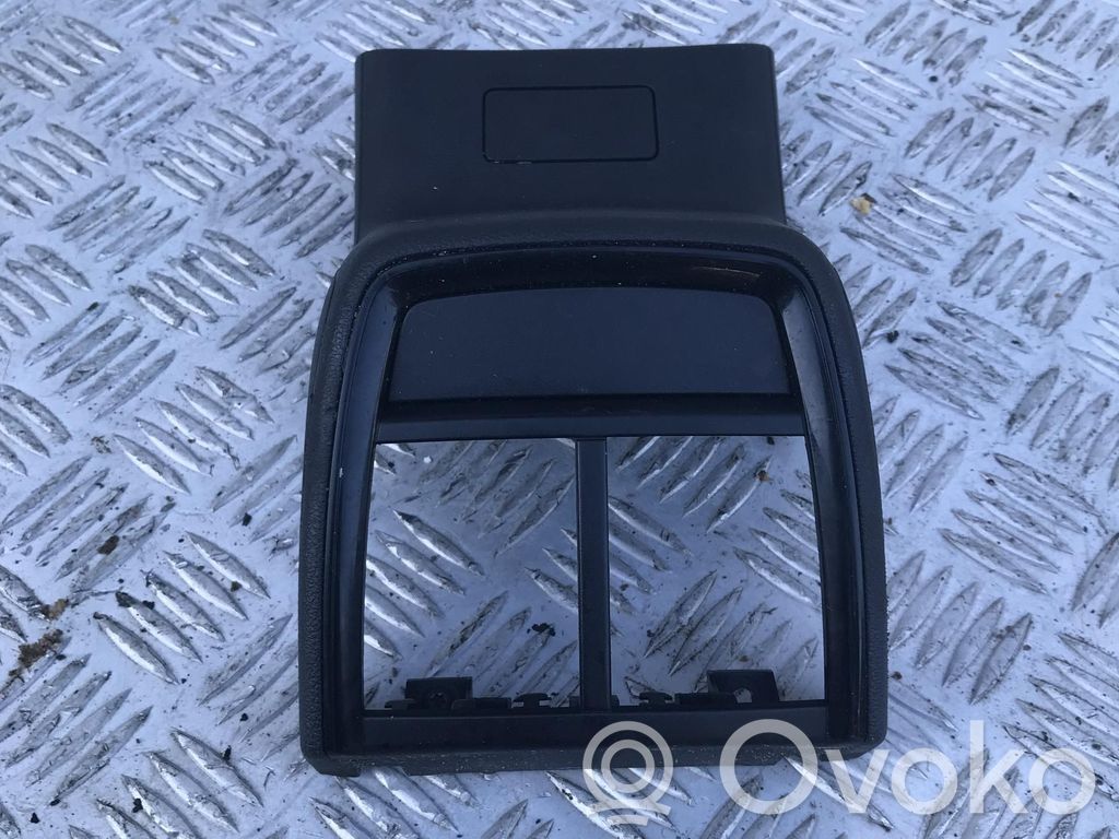 Skoda Kamiq Osłona boczna tunelu środkowego 