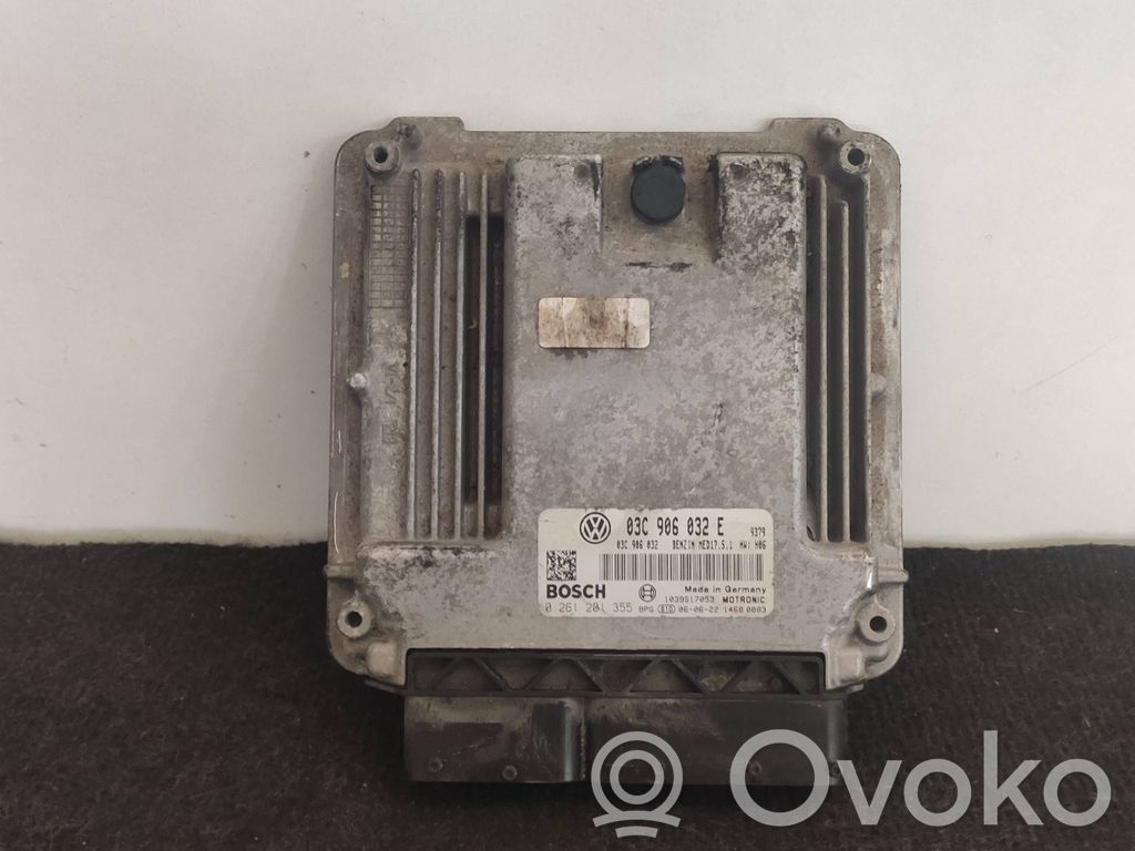Volkswagen Golf V Engine control unit/module 