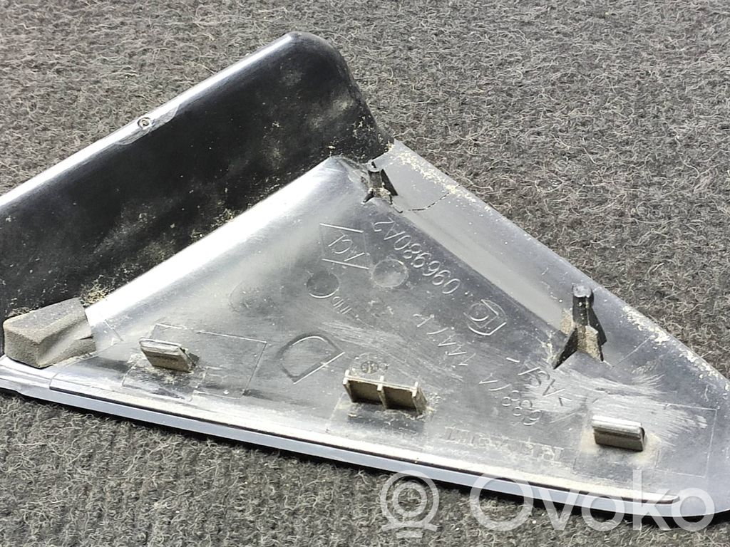 Renault Clio V Fender end trim 