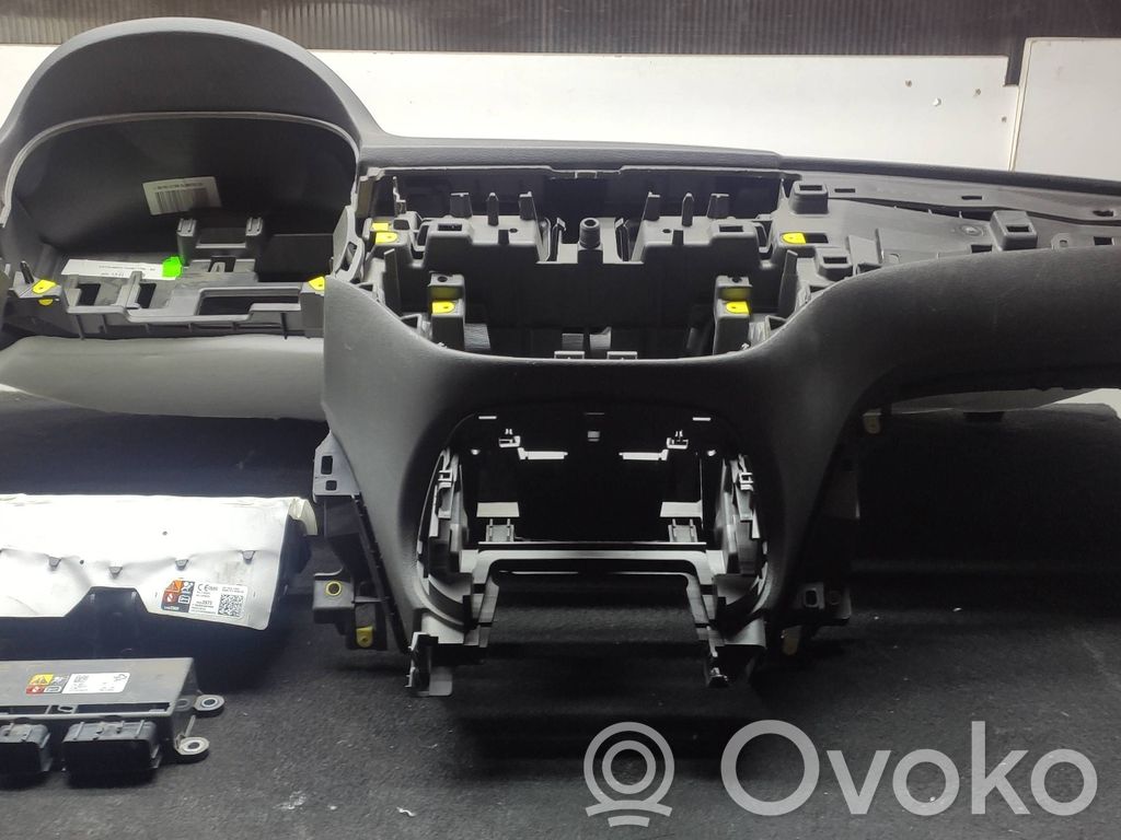 Opel Corsa E Panelė 