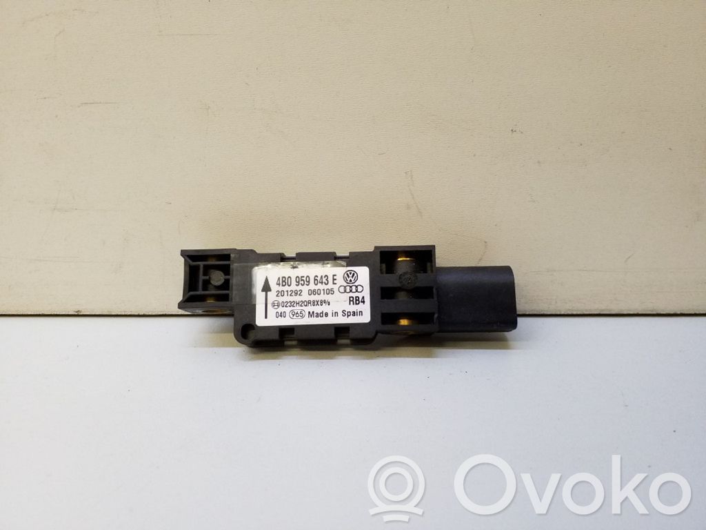 Volkswagen Touareg I Airbag deployment crash/impact sensor 