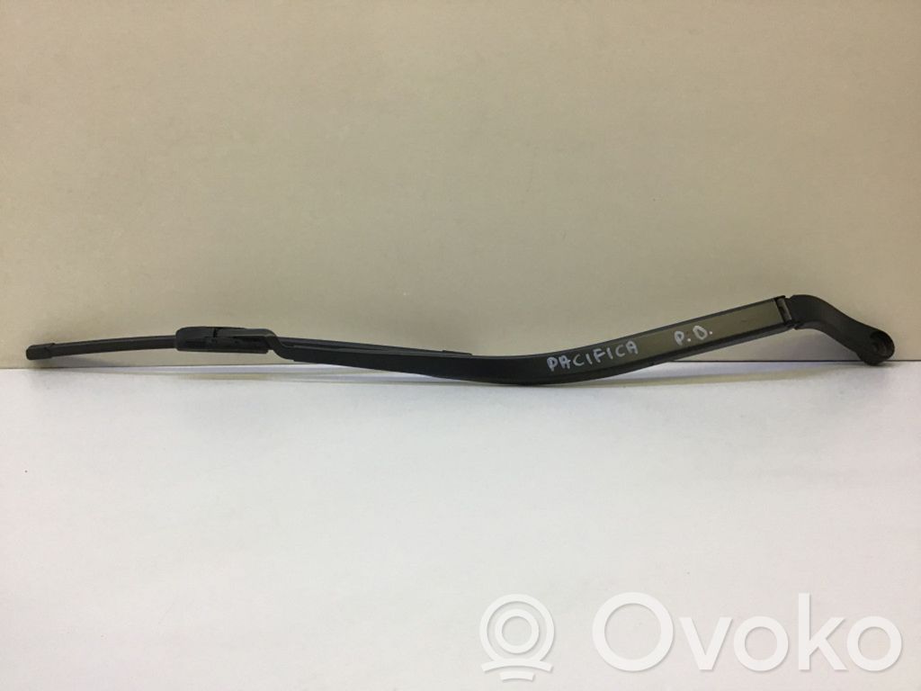Chrysler Pacifica Front wiper blade arm 