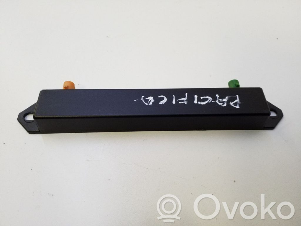 Chrysler Pacifica Antenna control unit 