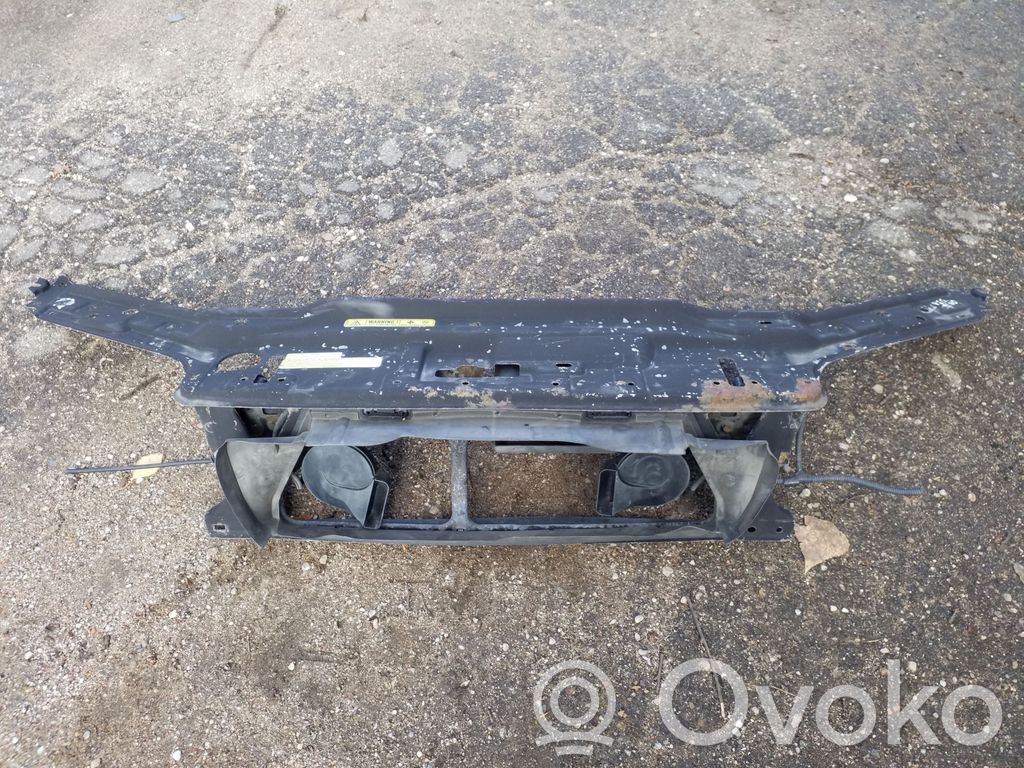 Volvo V70 Radiatoru paneļa augšējā daļa (televizors) 