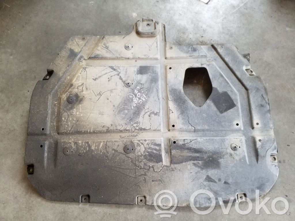 Hyundai i30 Engine splash shield/under tray 