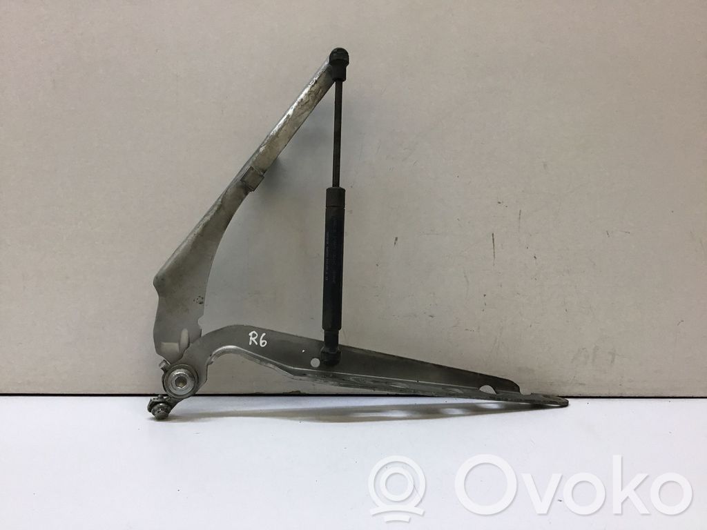 Volvo V70 Vyris (-iai) variklio dangčio 