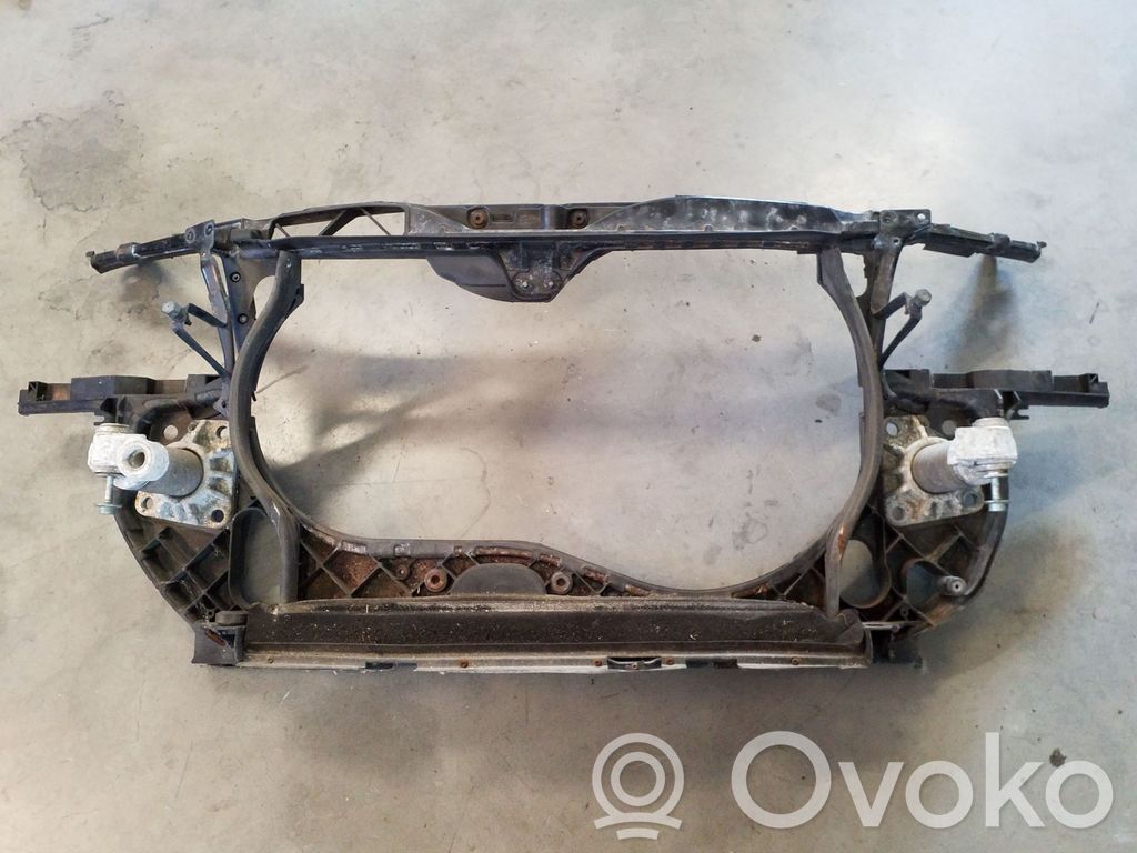 Audi A4 S4 B6 8E 8H Radiatoru panelis 