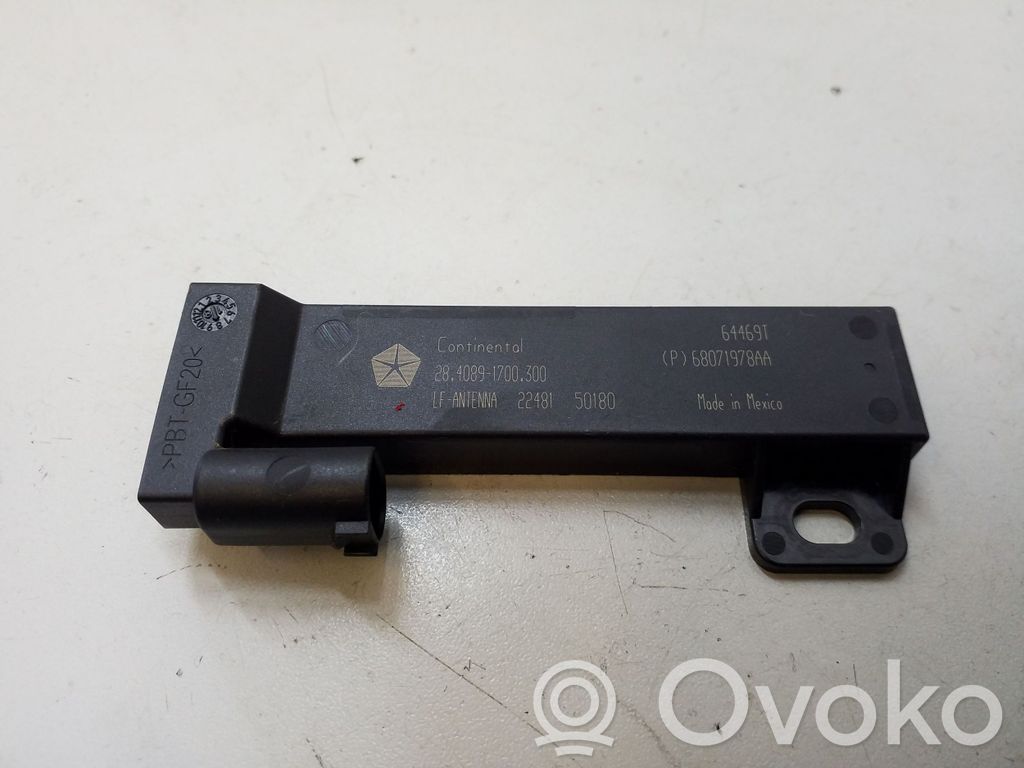 Dodge Challenger Aerial antenna amplifier 