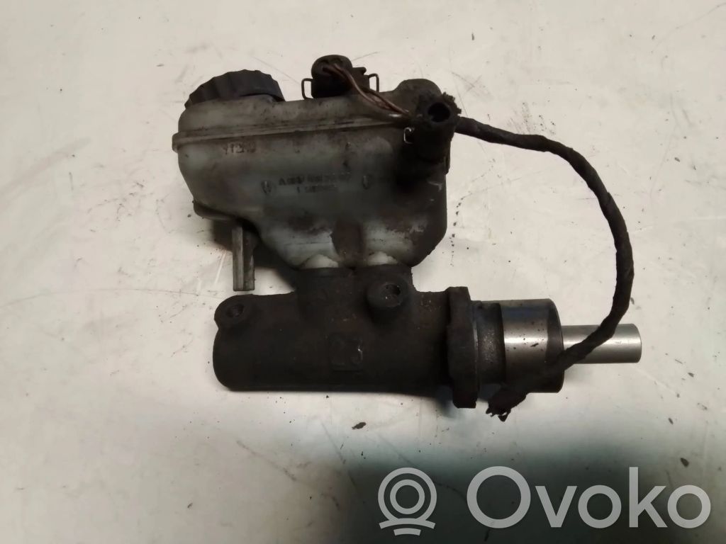 Mercedes-Benz Vito Viano W638 Główny cylinder hamulca 