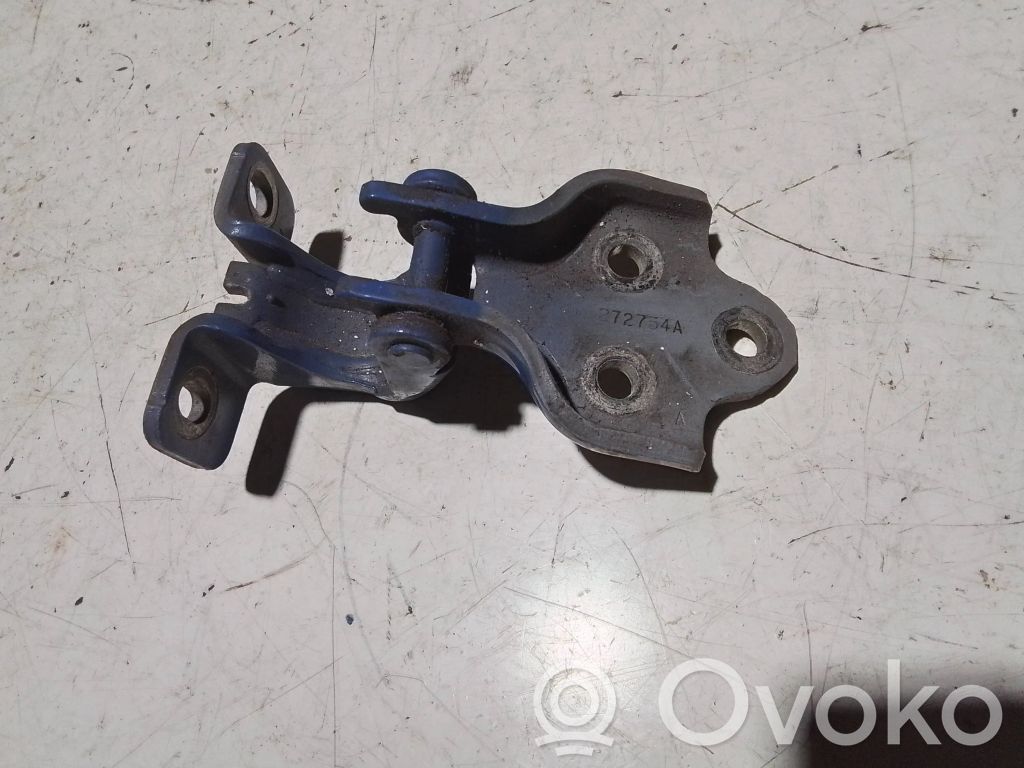 Renault Master II Front door lower hinge 