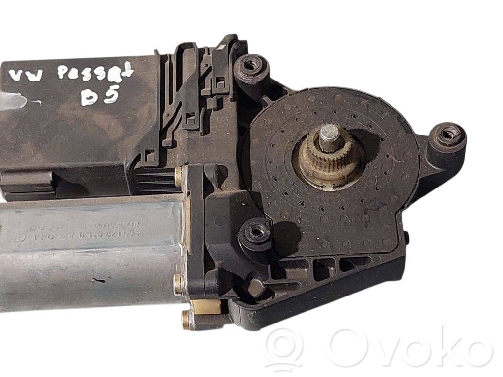 Volkswagen PASSAT B3 Moteur de lève-vitre de porte avant 