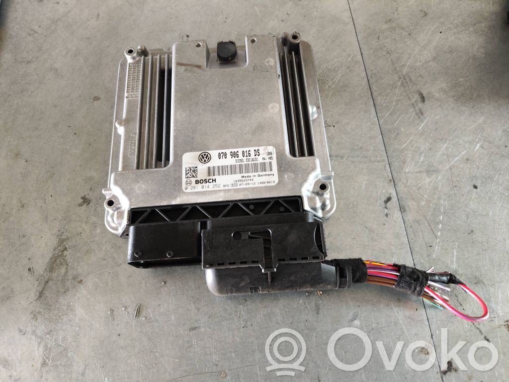 Volkswagen Transporter - Caravelle T5 Centralina/modulo del motore 