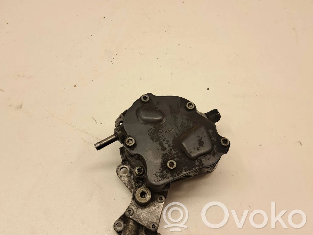 Volkswagen Golf V Vacuum pump 