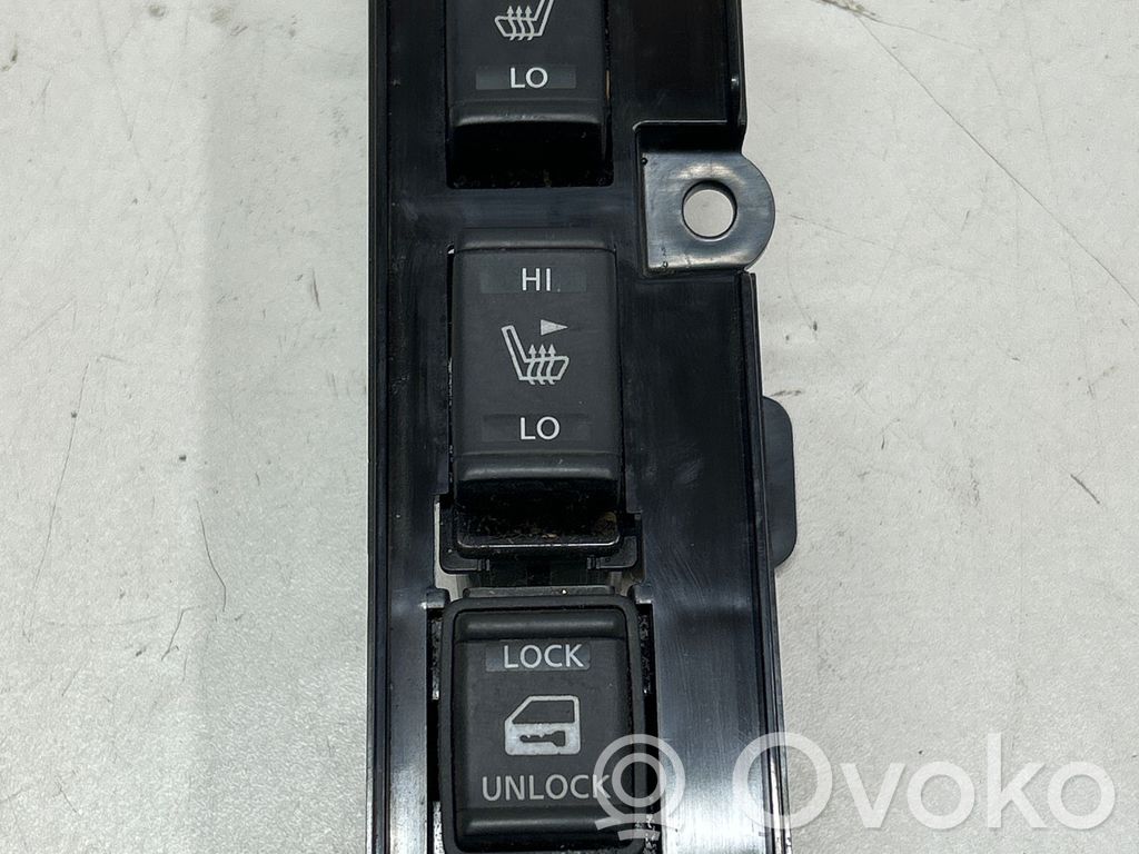 Nissan Note (E12) Central locking switch button 