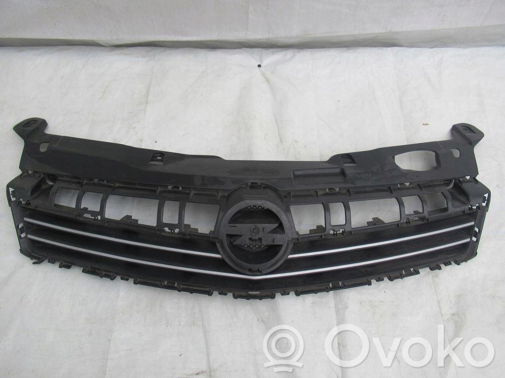 Opel Astra H Maskownica / Grill / Atrapa górna chłodnicy 