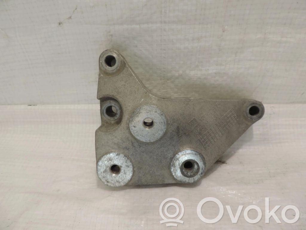 Opel Meriva B Engine mounting bracket 