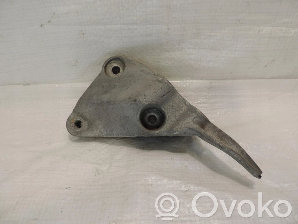 Opel Astra J Engine mounting bracket 
