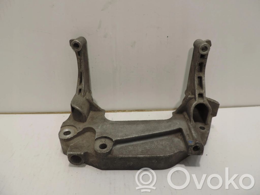 Opel Corsa D Engine mounting bracket 