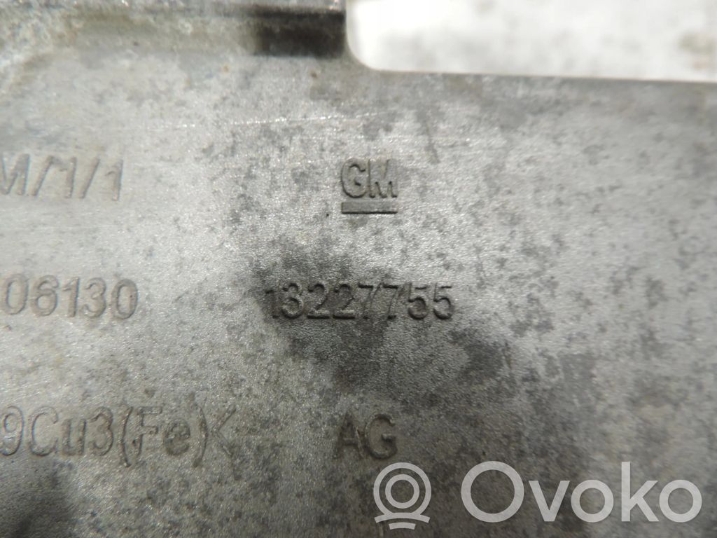 Opel Insignia A Engine mounting bracket 