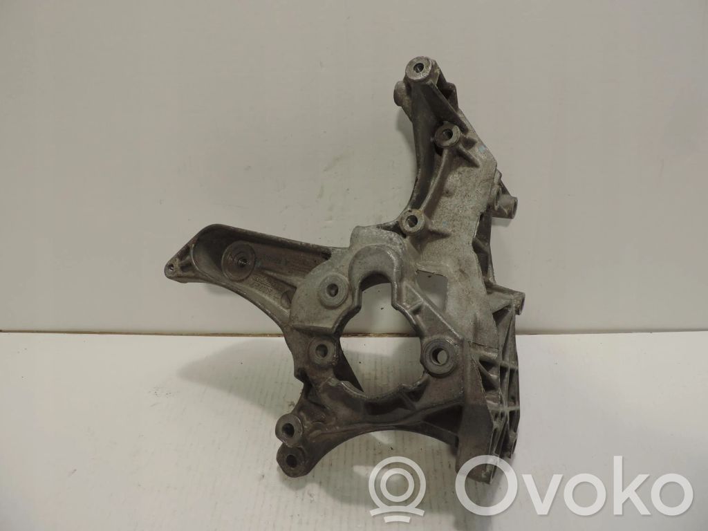 Volvo S40, V40 Suport montare pompă servodirecție 